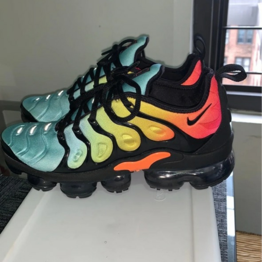 SOLD** Nike Vapor Max Plus (Tropical Sunset Color)
